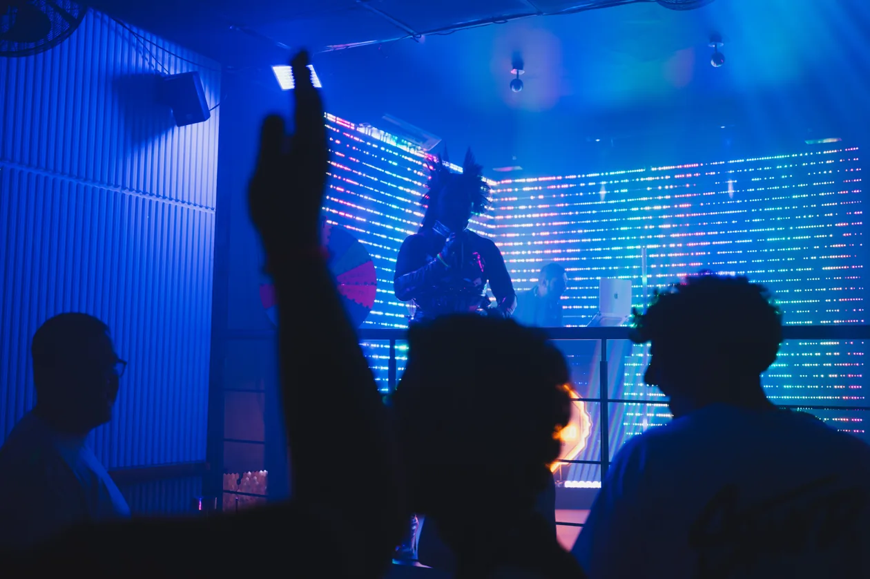 Público disfrutando una noche en Paradiso